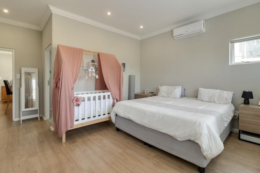 3 Bedroom Property for Sale in Roundhay Western Cape